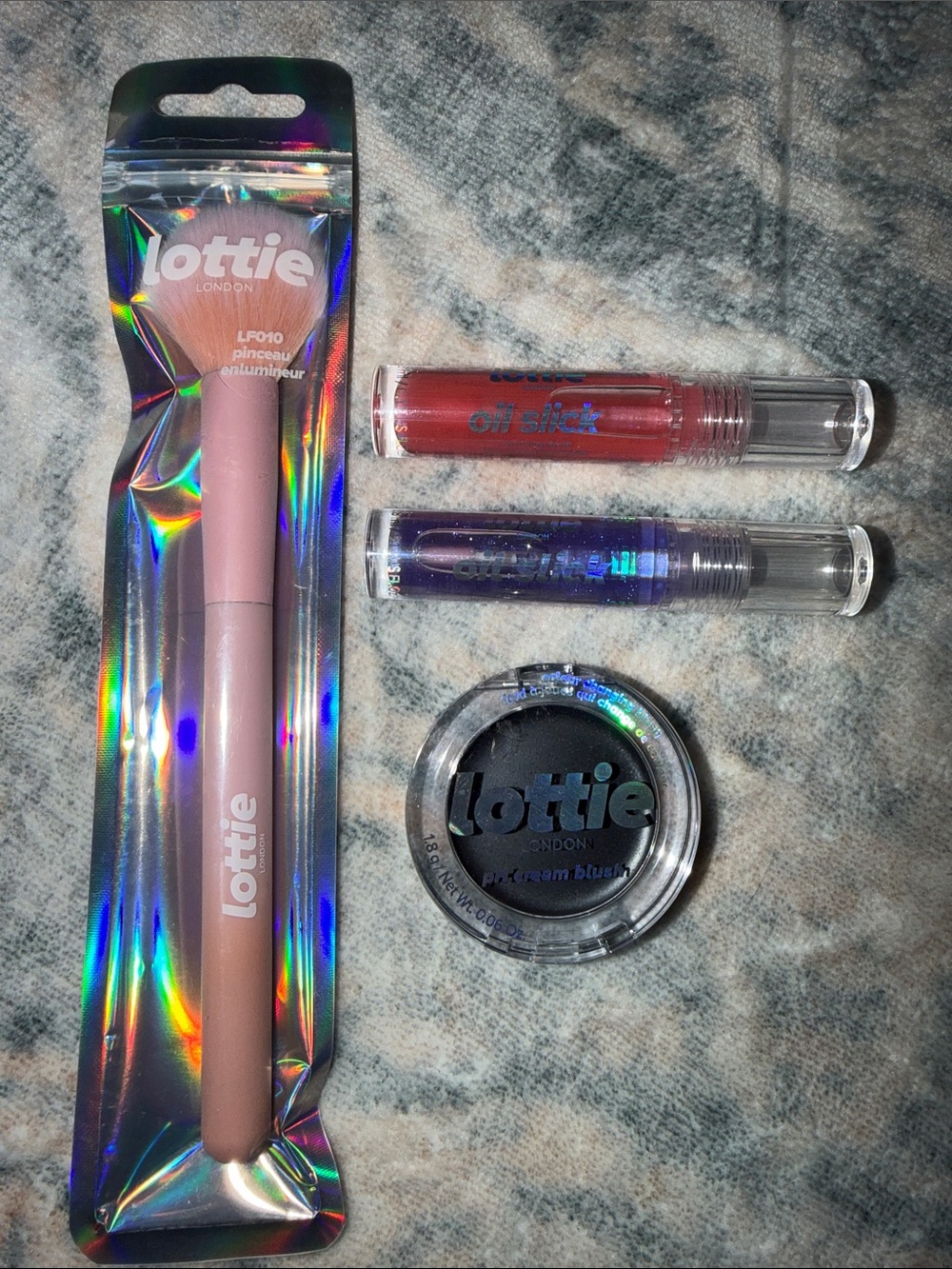 Lottie London Makeup Brush + Lip Glosses & Cream Blush Bundle RV:$30!!